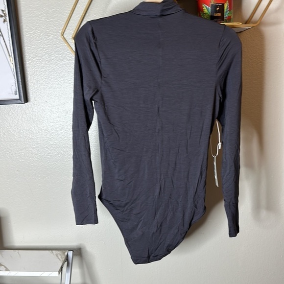 EVERLANE The Luster Mockneck Bodysuit NWT in Grey Size Medium SOLD OUT Online - Picture 7 of 9